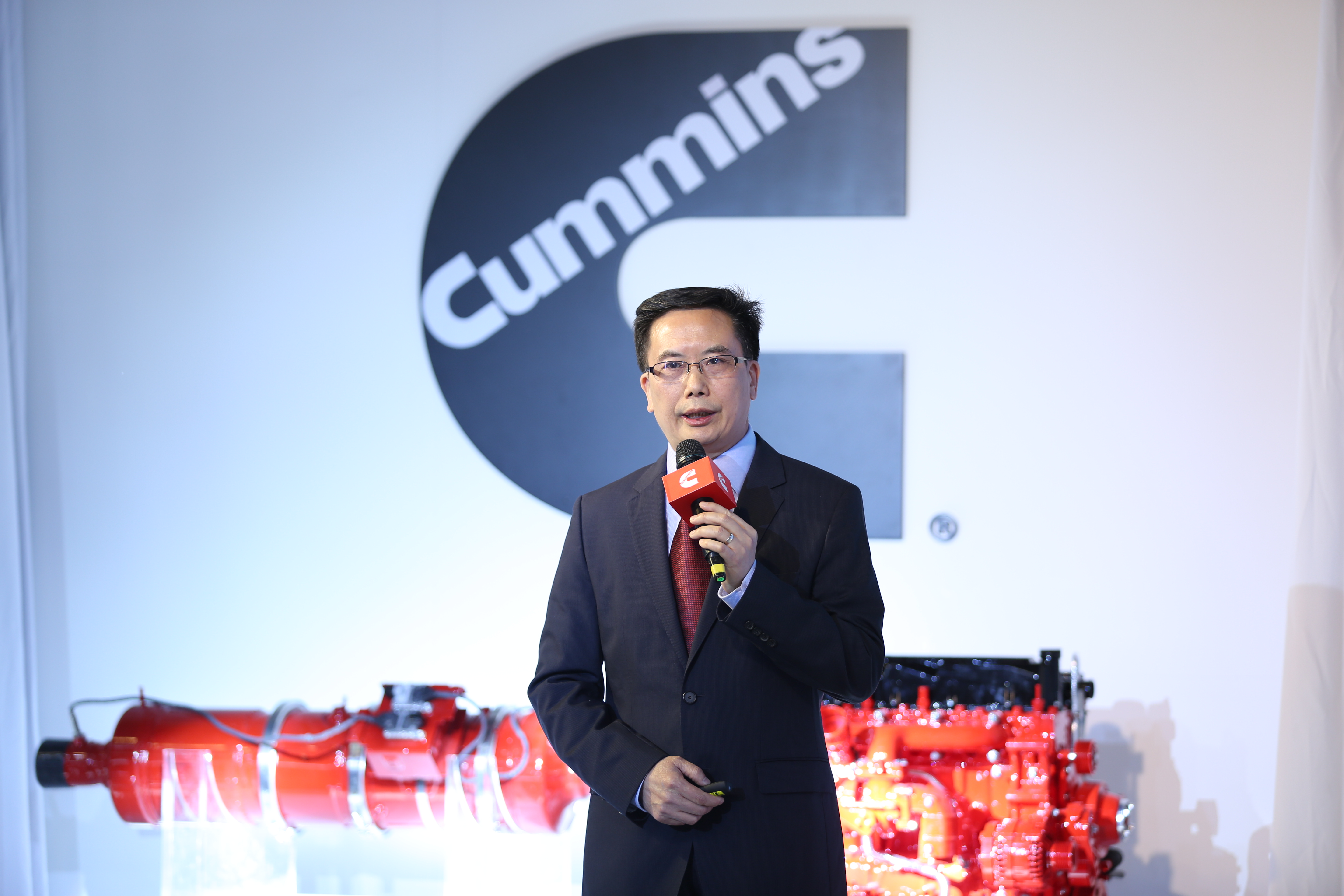 康明斯副总裁兼中国区首席技术官彭立新博士介绍国六技术.jpg