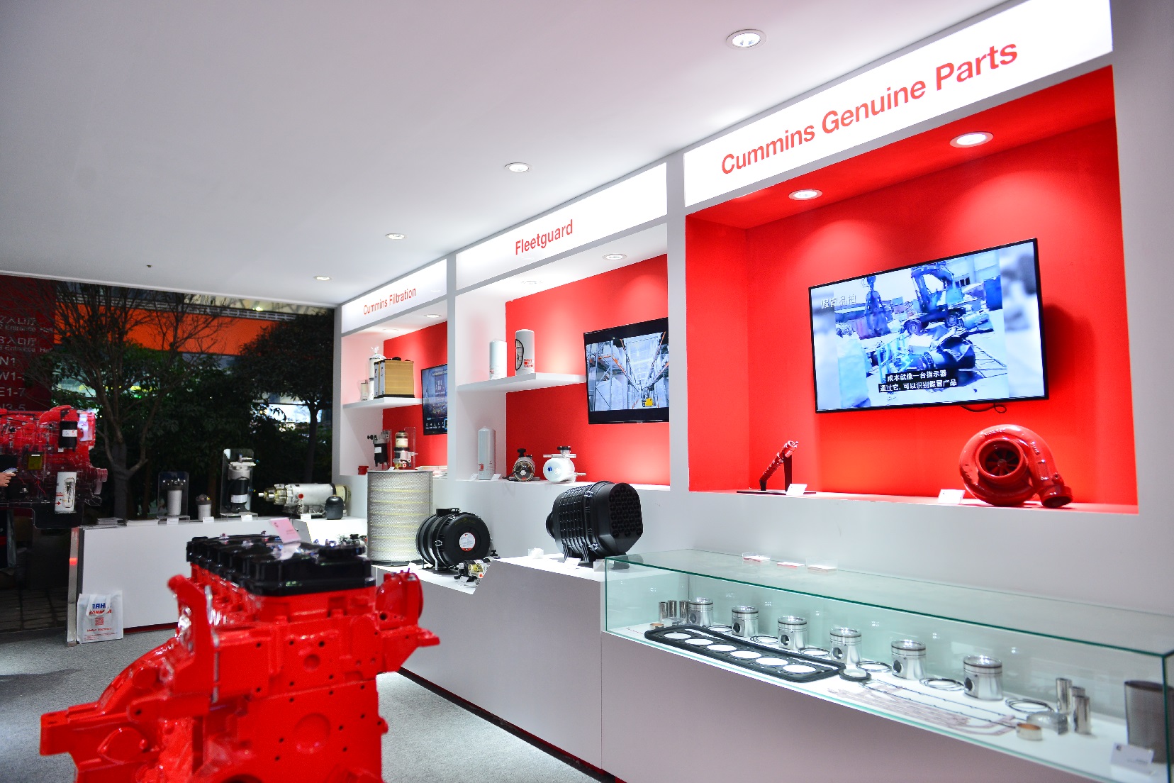 Cummins components display at bauma China show 2 lw.jpg